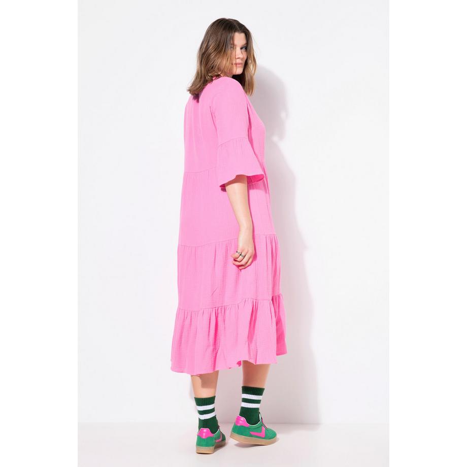 Studio Untold Robe Maxi Trapèze Mousseline Col Montant Volants et Manches 3/4  