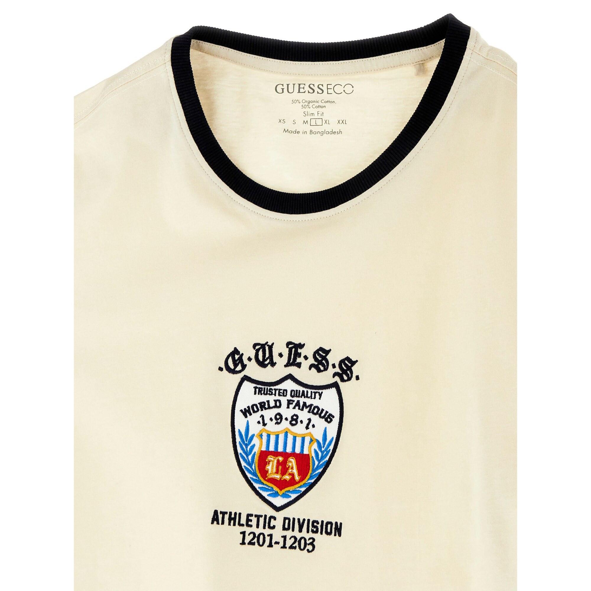 GUESS  t-shirt chest emblem 