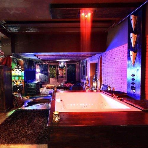 Image of Schatzinsel 150m2 Xxl Romantik Suite In Bern (für 2 Personen) Unisex