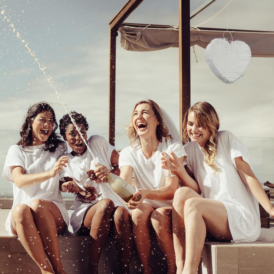 B2X  Weiße Piñata in Herzform 