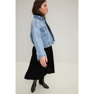 Studio Untold  Veste en jean oversized, look destroy. Col de chemise et poches poitrine 