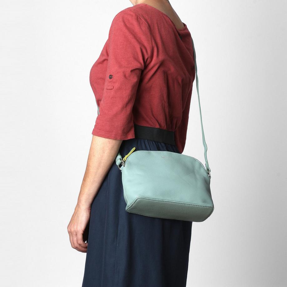 VARGU  Leder-Umhängetasche Neli 1 