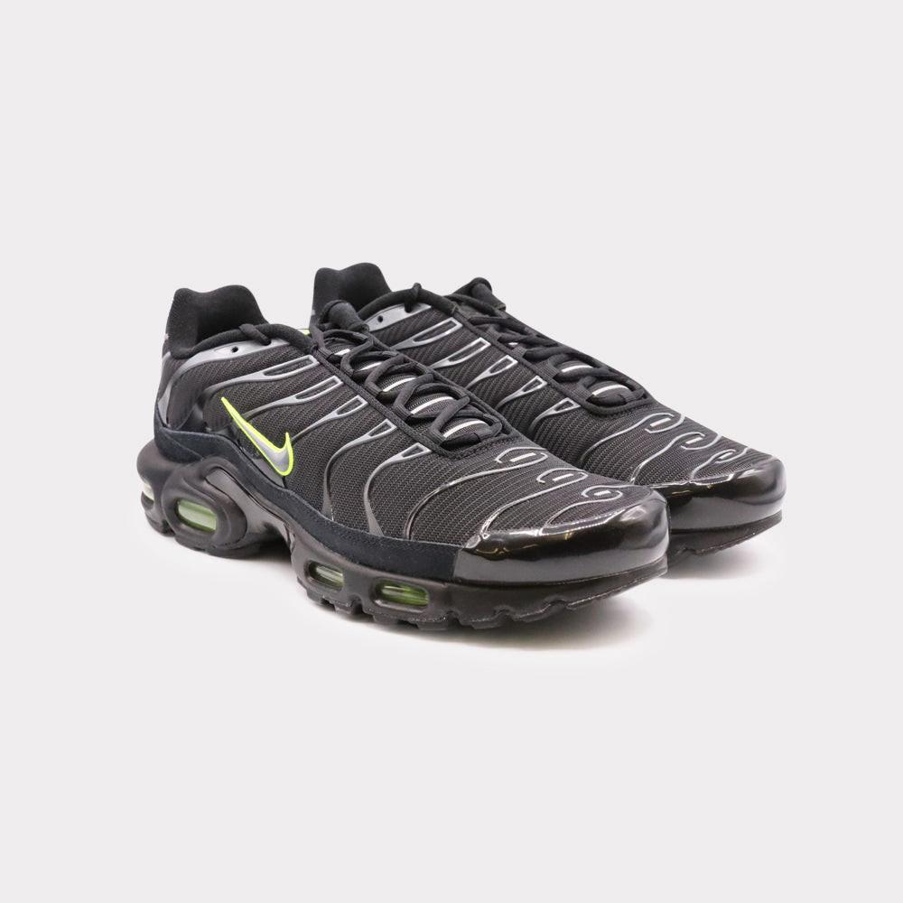 NIKE  Air Max Plus - Black Volt 