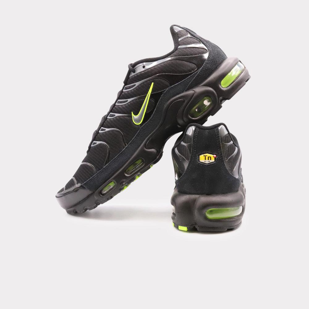 NIKE  Air Max Plus - Black Volt 