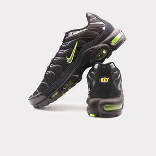 NIKE  Air Max Plus - Black Volt 