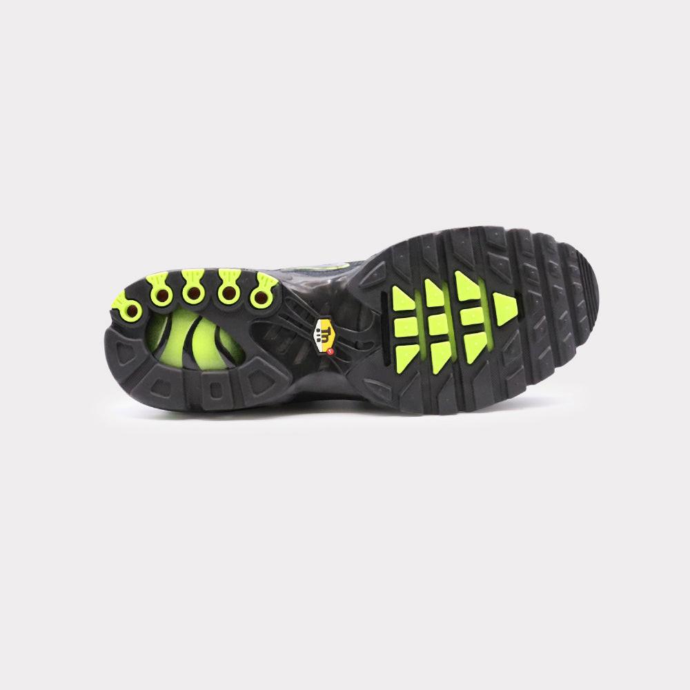 NIKE  Air Max Plus - Black Volt 