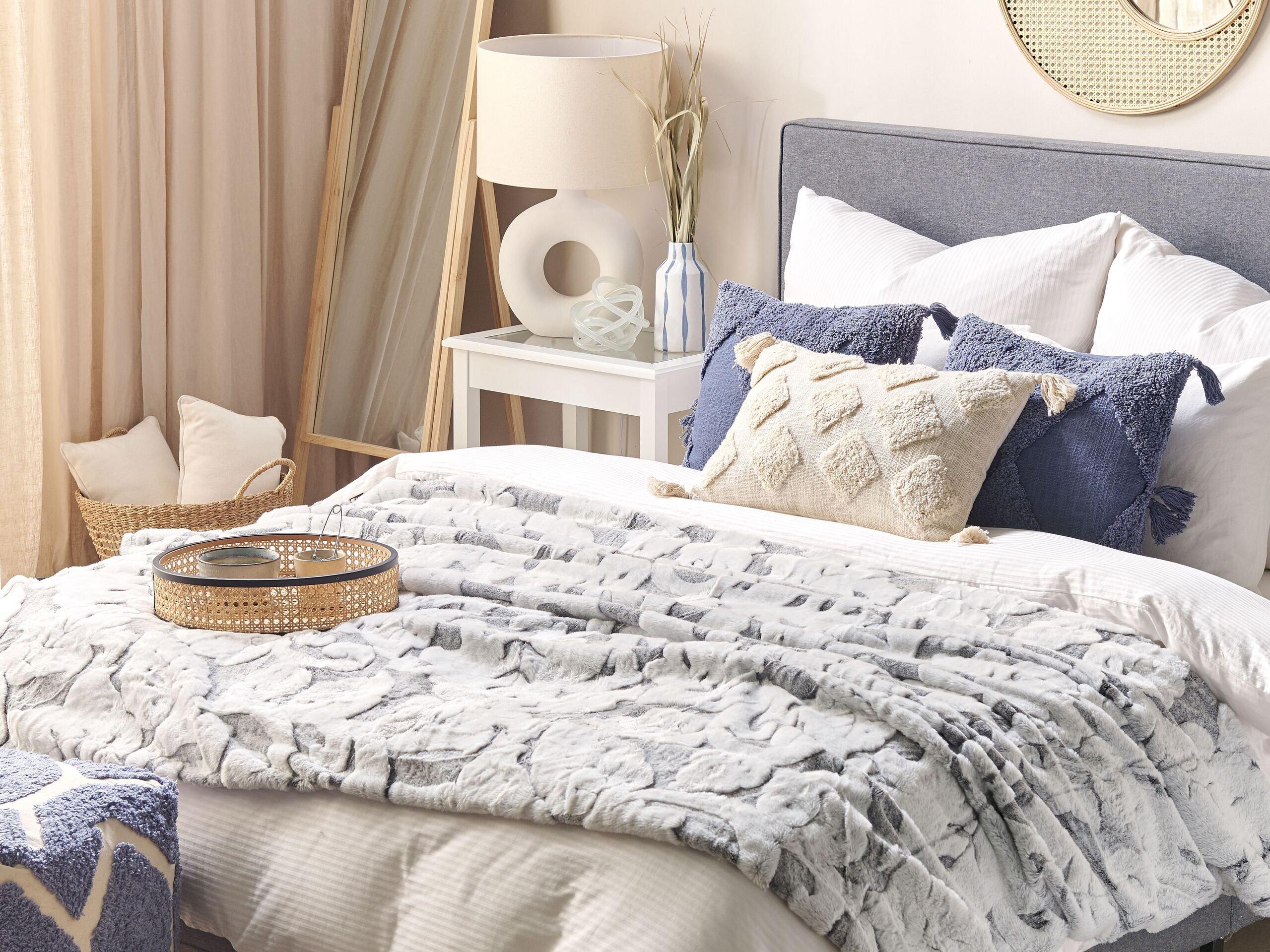 Beliani KOSI Coperta Moderna in Poliestere  