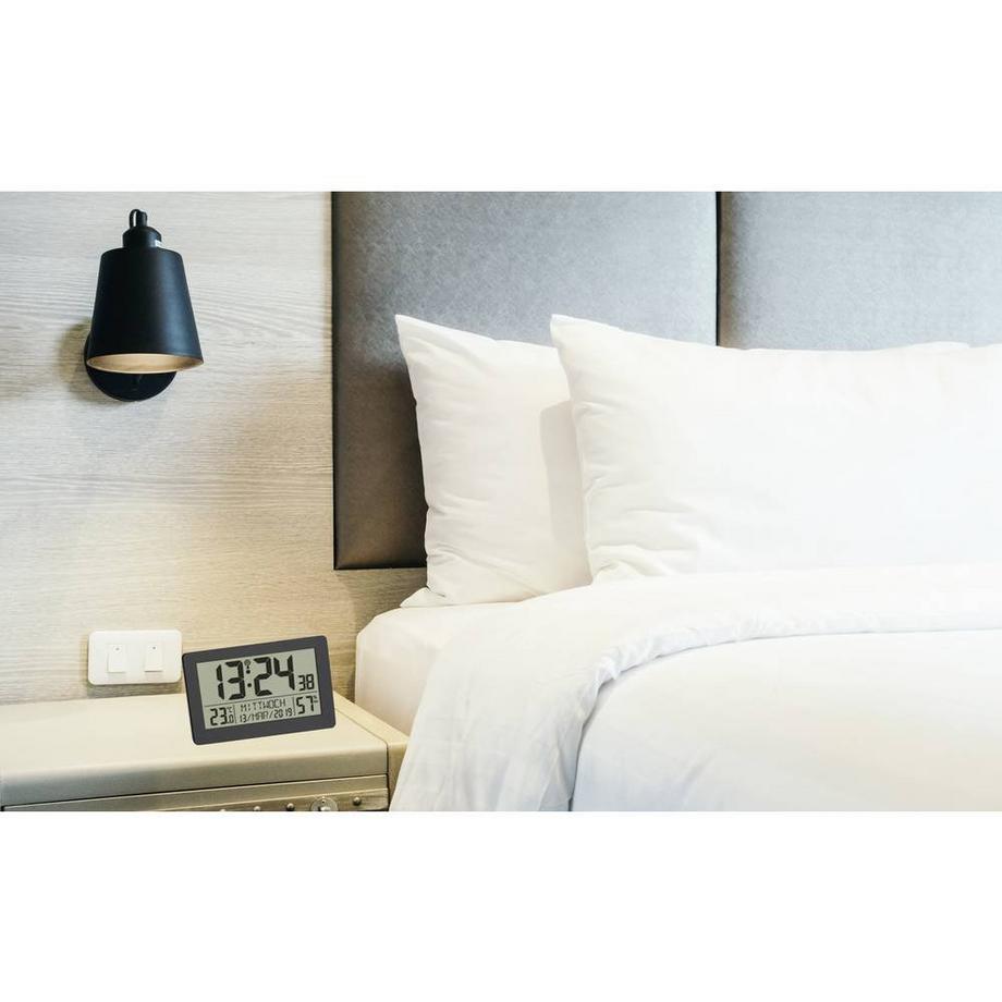 TFA Dostmann Digitale Funkuhr mit Raumklima  