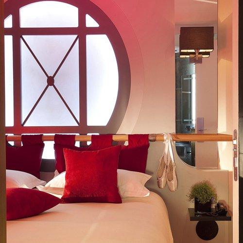 Geschenkidee  2 romantische Nächte in Paris im Doppelzimmer mit Jacuzzi-Badewanne (für 2 Personen) 