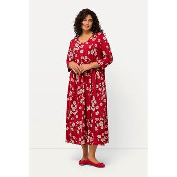 Robe en jersey, col en V et manches 3/4. Motif à fleurs. Ligne en A.