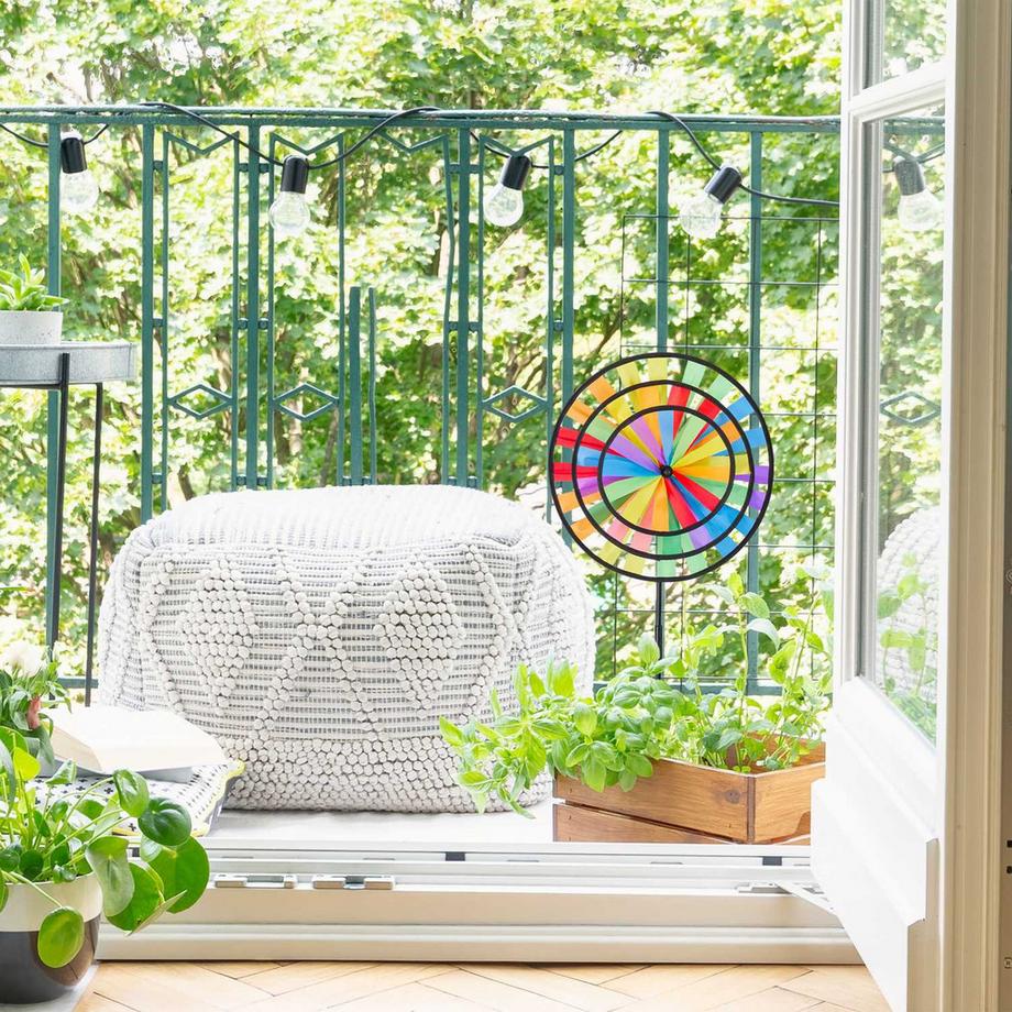 B2X  Arc-en-ciel tourbillonnant dans le vent 