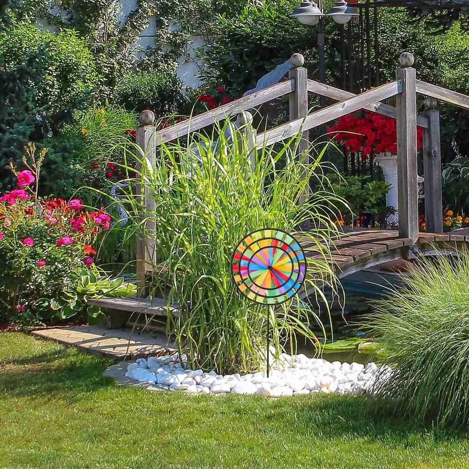 B2X  Arc-en-ciel tourbillonnant dans le vent 