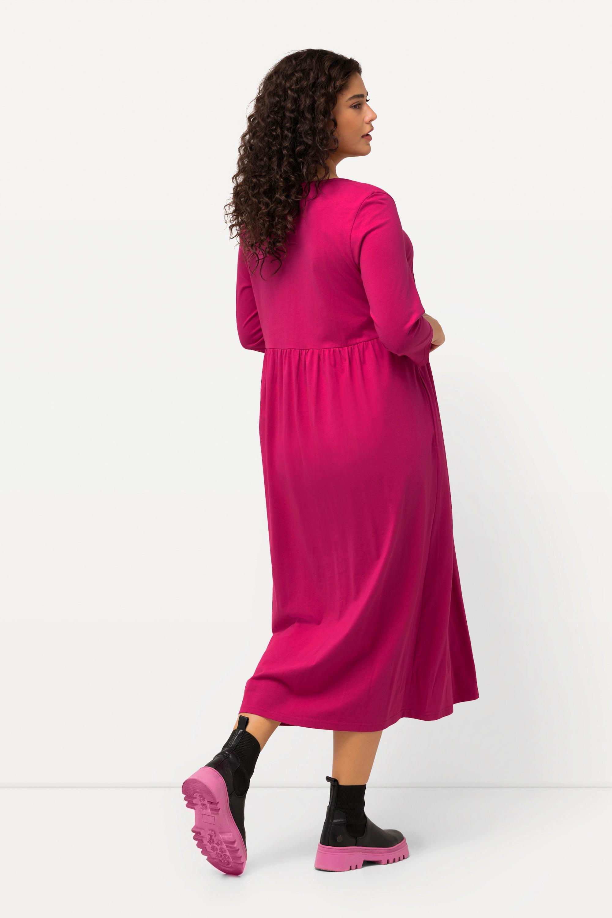 Ulla Popken  Robe en jersey. Encolure carrée et manches 3/4. Silhouette en A. 