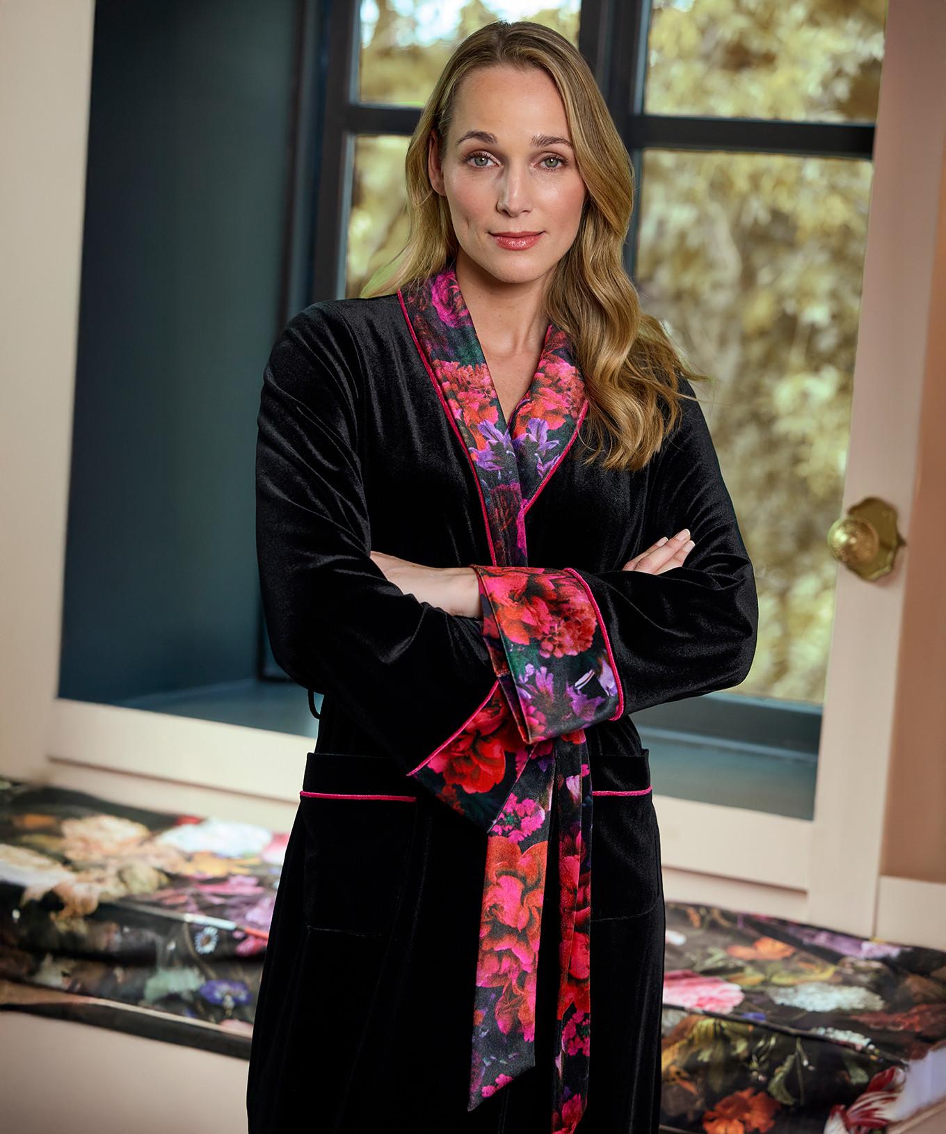 Joe Browns Boutique Velours Morgenmantel mit Blumenmuster  