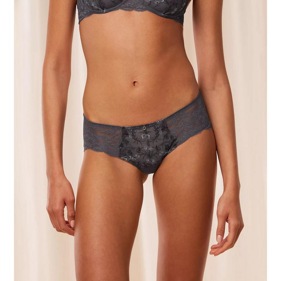 Triumph Sensual Spotlight Hipster  