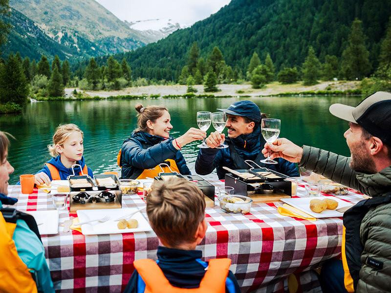 Smartbox  Abendliche Bootsfahrt mit Raclette und Wein für 2 Personen - Geschenkbox 