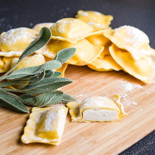 Image of Handgemachte Pasta Mit Italienischem Wein In Zürich Unisex