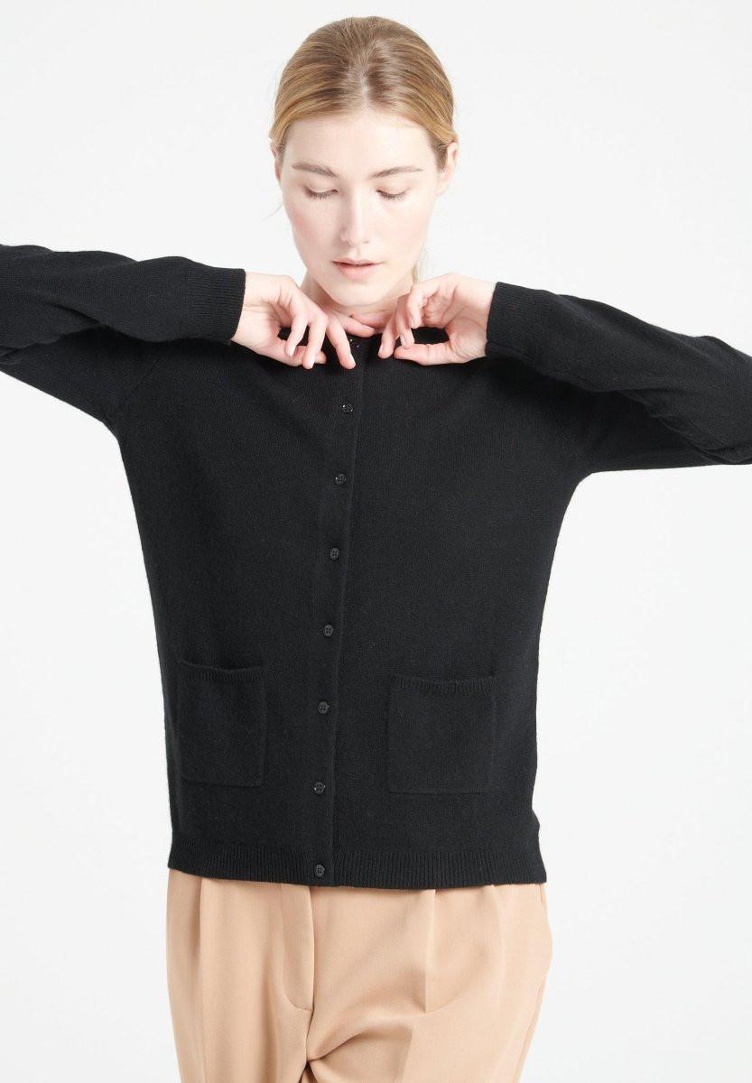 Studio Cashmere8 LILLY 4 Taillierte Strickjacke mit Rundhalsausschnitt  