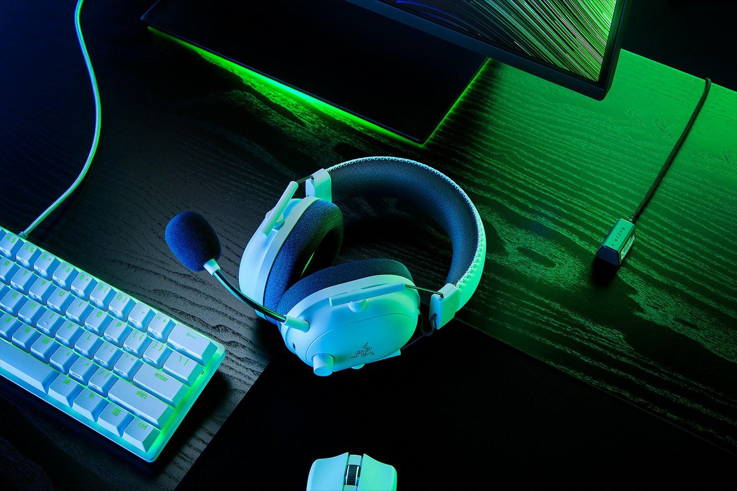 RAZER  BlackShark V2 Pro Auricolare Wireless A Padiglione Giocare Bluetooth Bianco 