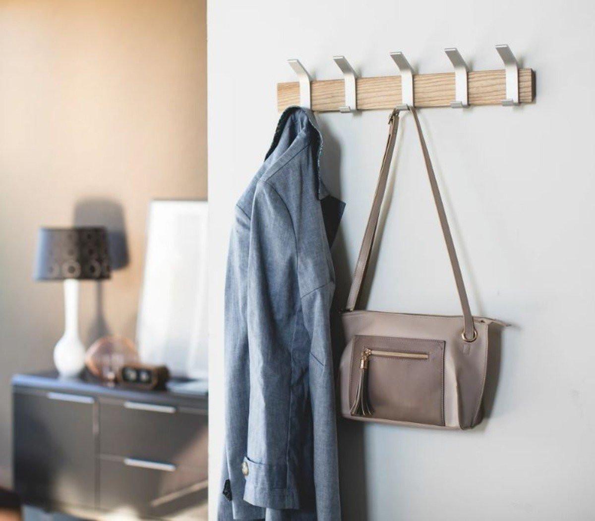 Yamazaki Wandgarderobe mit 5 Haken aus Esche  