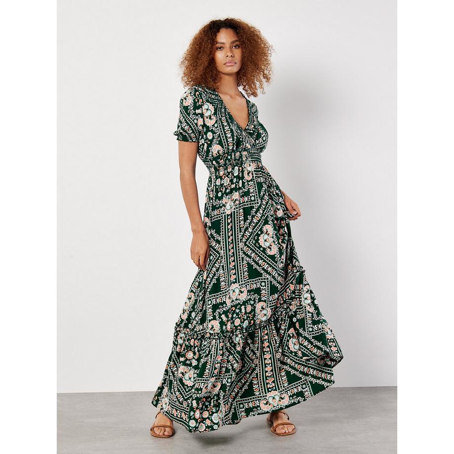 Robe longue smockée à imprimé foulard