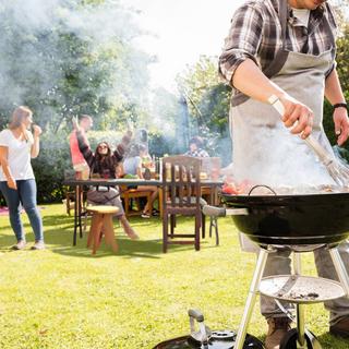 Northix Tavolo da giardino in rattan grigio  