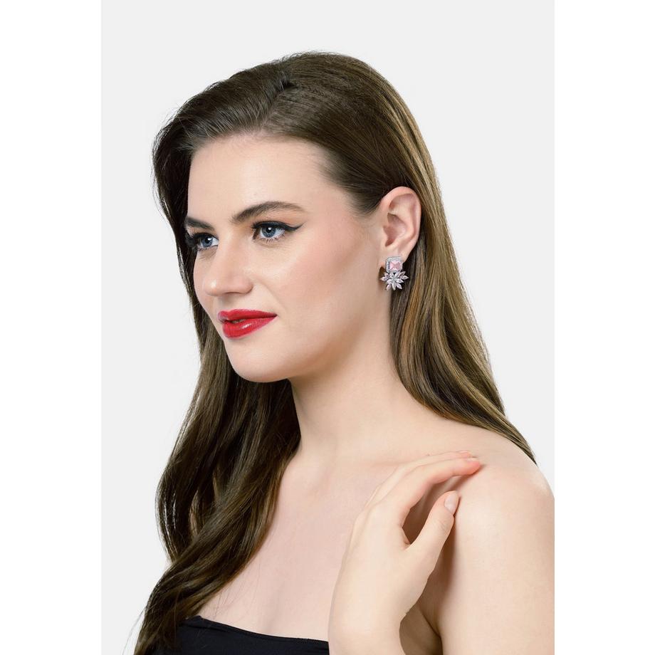 AVANT-GARDE PARIS  Zarte Hellrosa Florale Steckerohrringe 