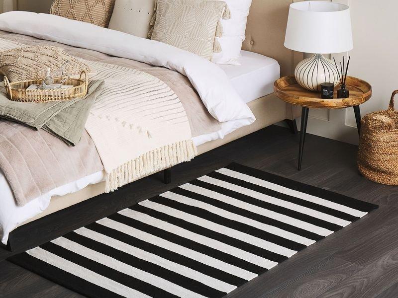 Beliani Tapis en Matière synthétique Moderne TAVAS  