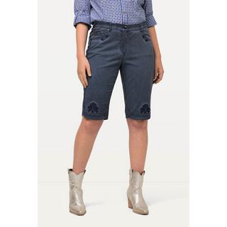 Ulla Popken  Bermuda modello Mandy in jeans con tradizionale stile Tracht, effetto sdrucito e ricami 