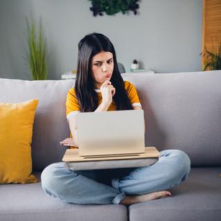 Northix Kissen für Laptop mit Handyhalterung  