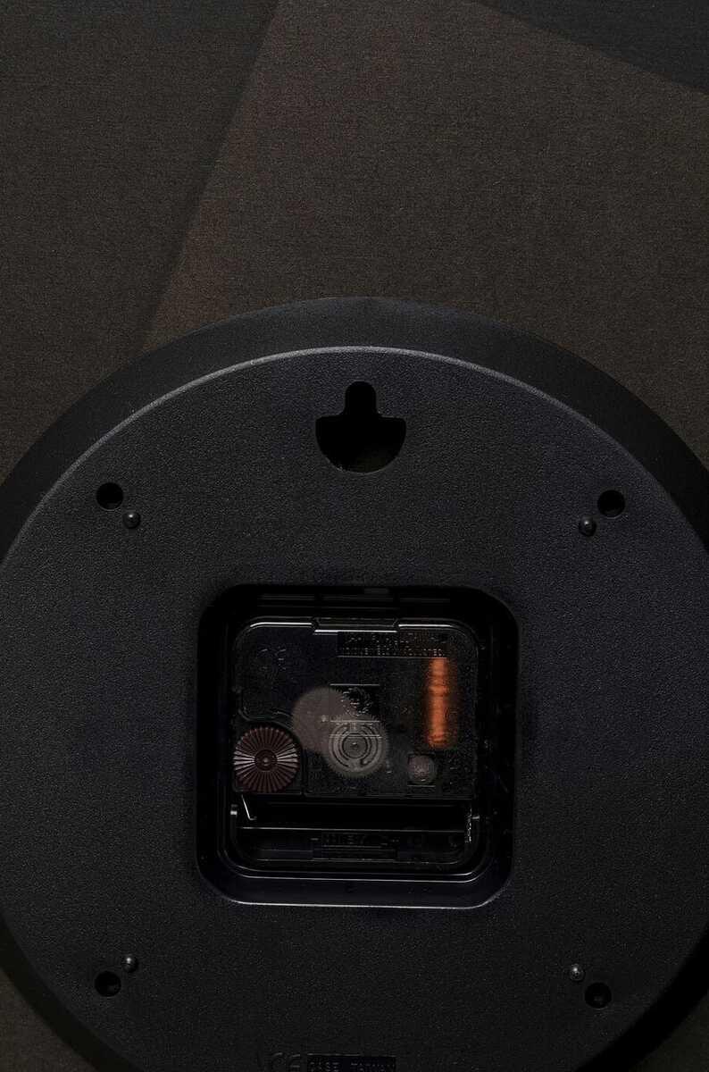 KARE Design Horloge murale Milk Bar noir rond 60  