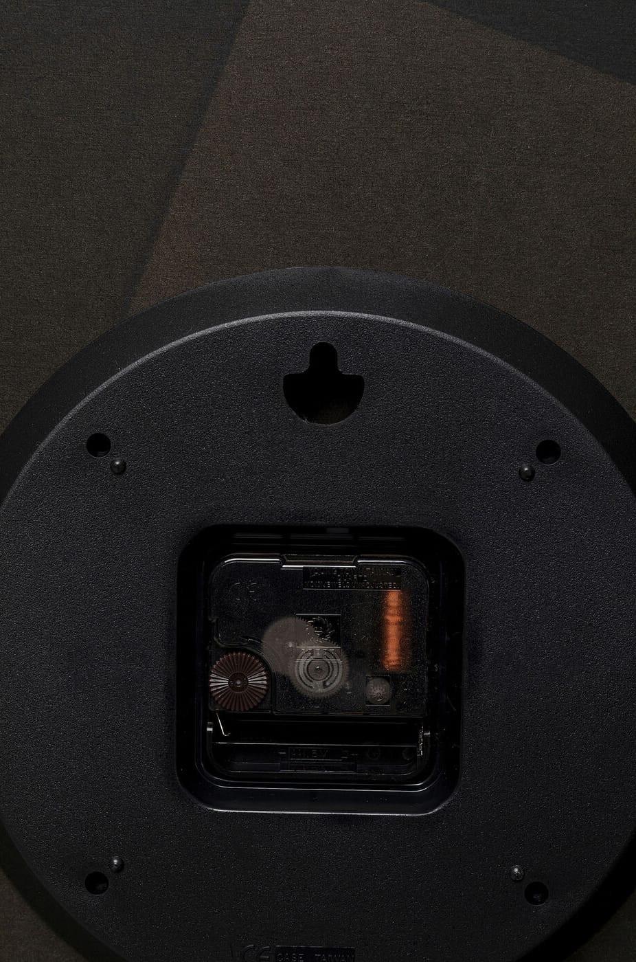 KARE Design Horloge murale Milk Bar noir rond 60  