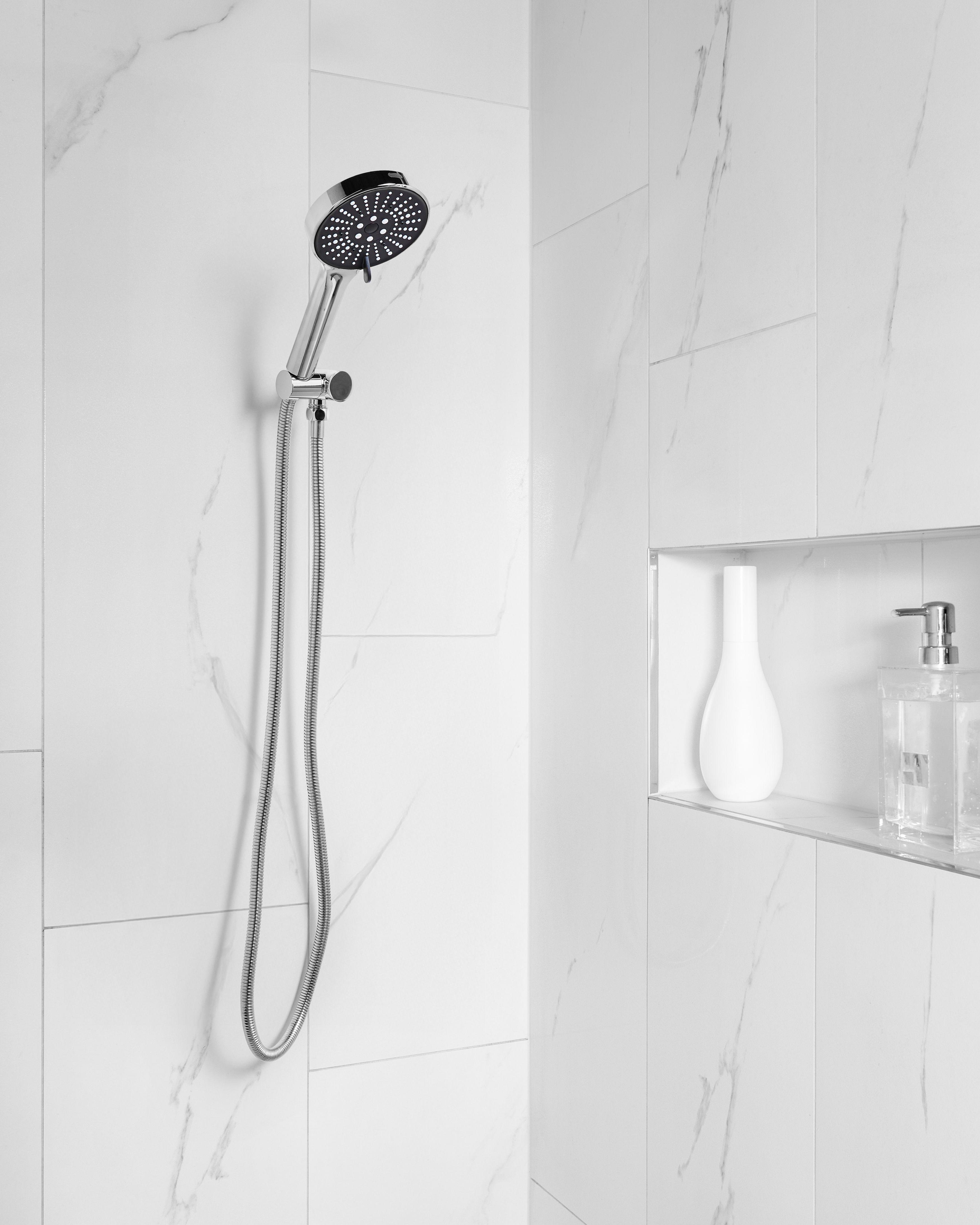 Beliani Duschkopf mit Schlauch aus ABS (robuster Kunststoff) Klassisch MAPIRI  