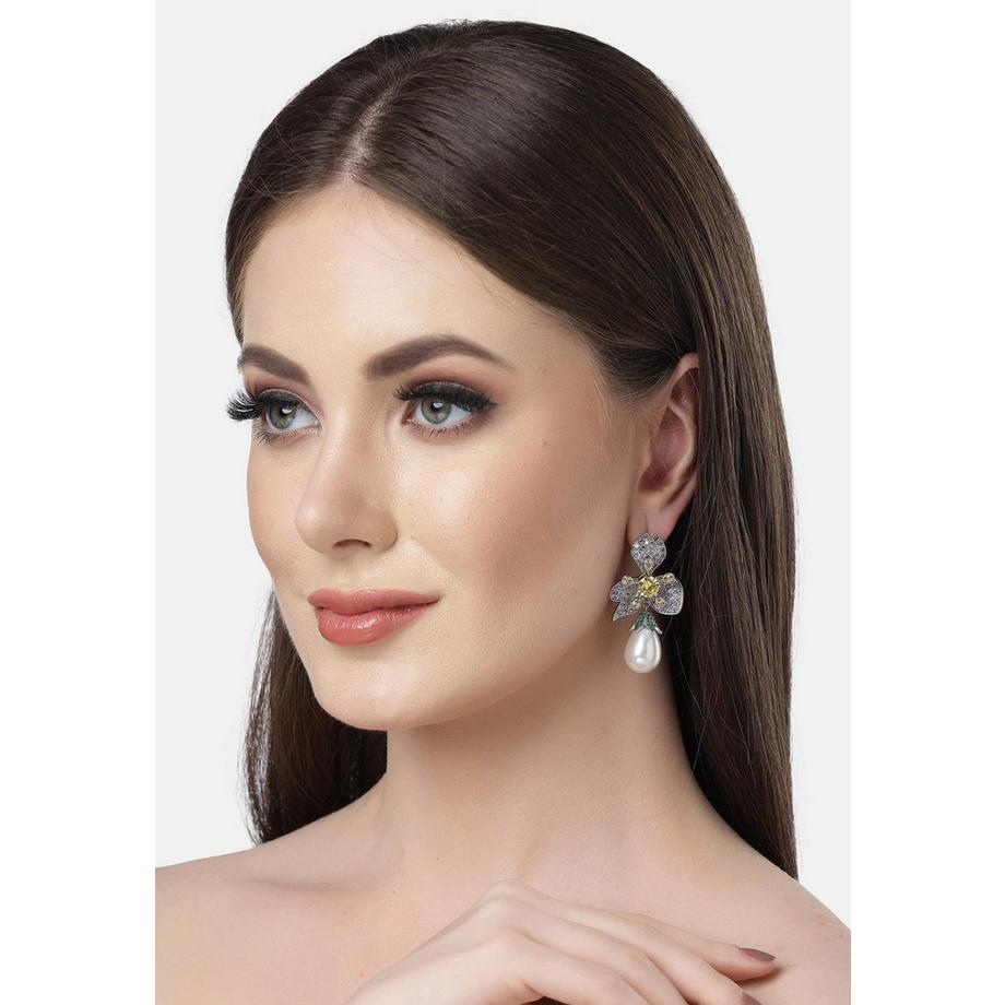 AVANT-GARDE PARIS  Collection Diva Boucles d'oreilles goutte florales en zirconia 