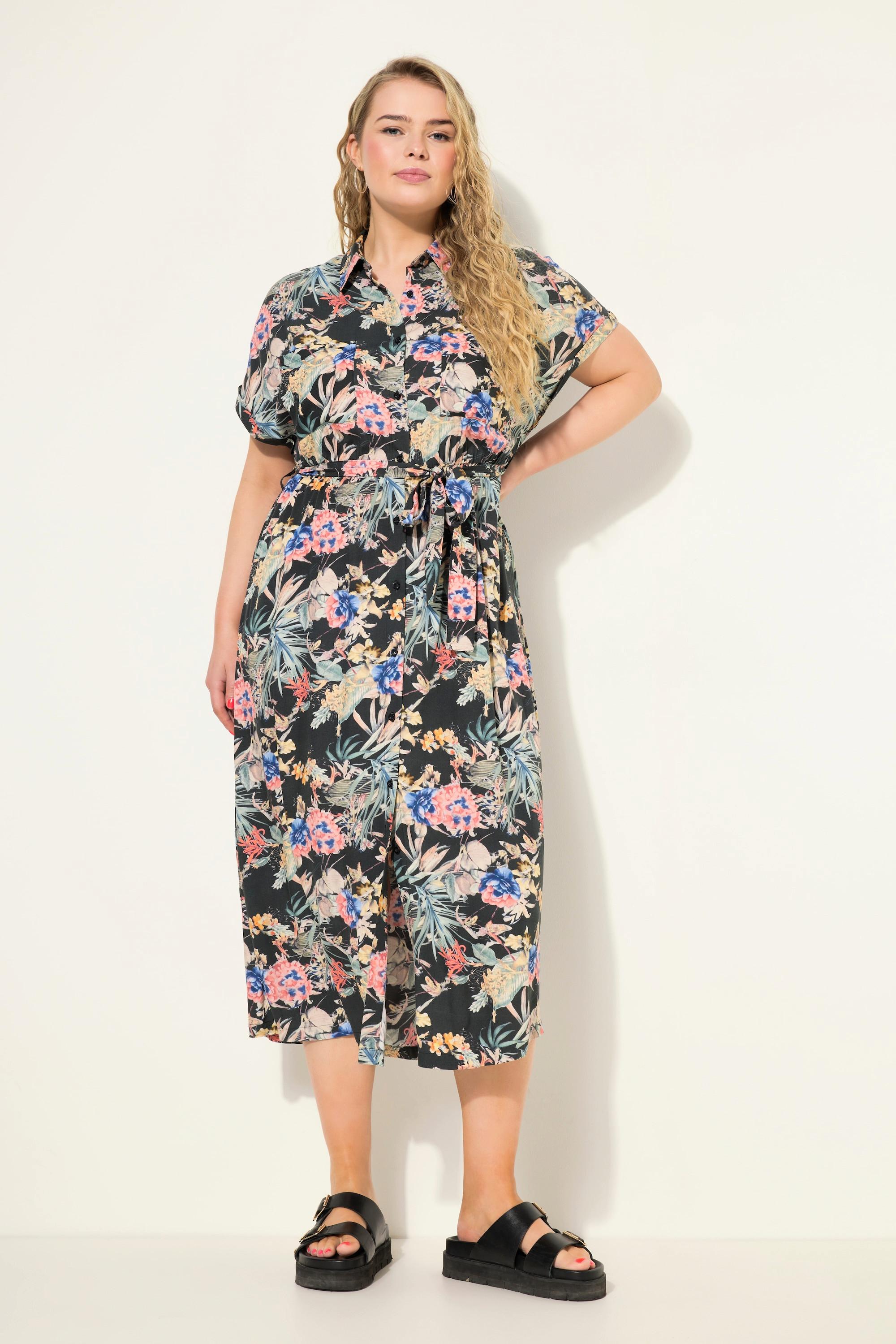 Studio Untold  Robe maxi oversized, avec col chemise et manches courtes. Imprimé tropical 