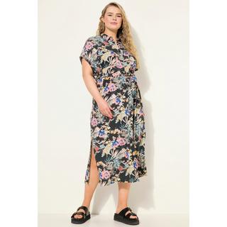 Studio Untold  Robe maxi oversized, avec col chemise et manches courtes. Imprimé tropical 