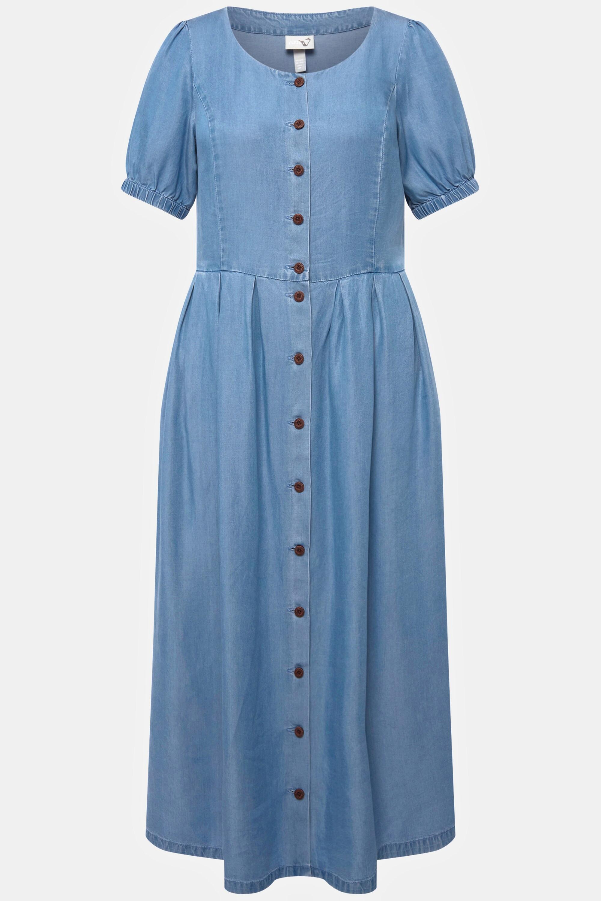 Ulla Popken  Robe s'inspirant des tenues traditionnelles bavaroises. Aspect jean. Décolleté en forme de cœur. Manches courtes. 