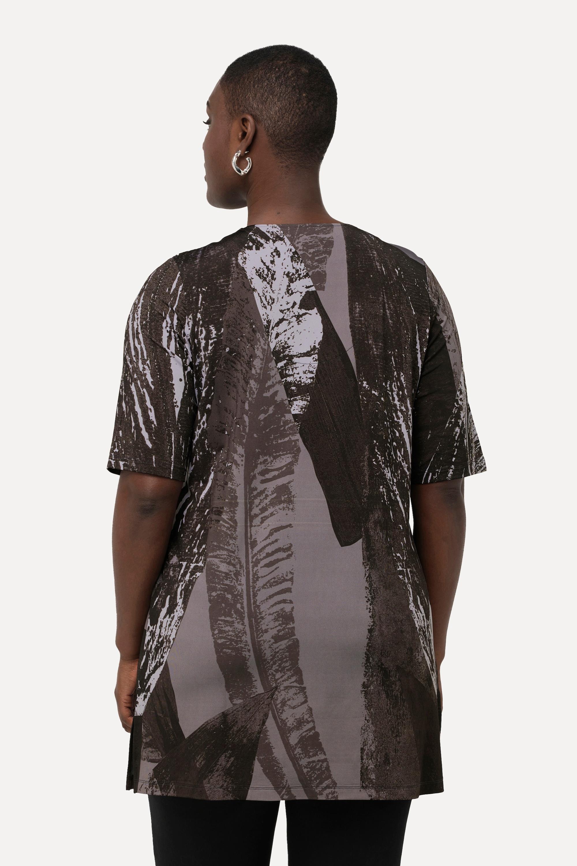 Ulla Popken  T-shirt en tissu fluide slinky, avec plis fantaisie. Col V et manches courtes. Ligne A 