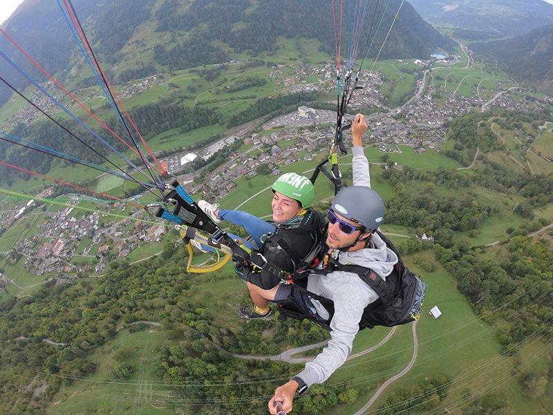 Smartbox  Suggestivo volo in parapendio tra i cieli di Verbier con foto e video ricordo inclusi - Cofanetto regalo 