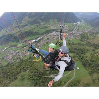 Smartbox  Suggestivo volo in parapendio tra i cieli di Verbier con foto e video ricordo inclusi - Cofanetto regalo 