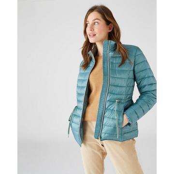 Steppjacke mit Stehkragen, glänzend und warm.