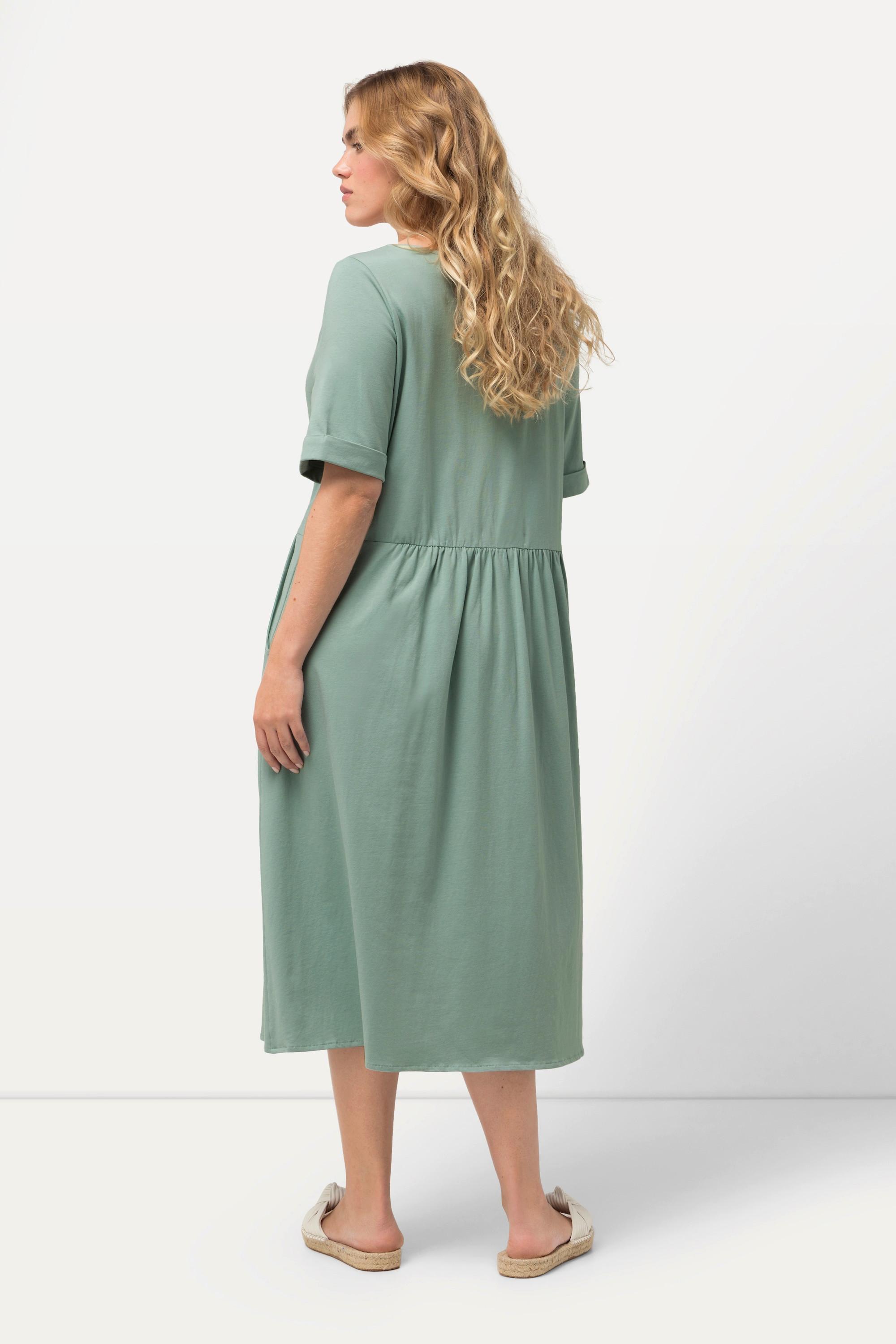 Ulla Popken  Robe midi en jersey, décolleté rond et manches courtes. Silhouette en A évasée. 