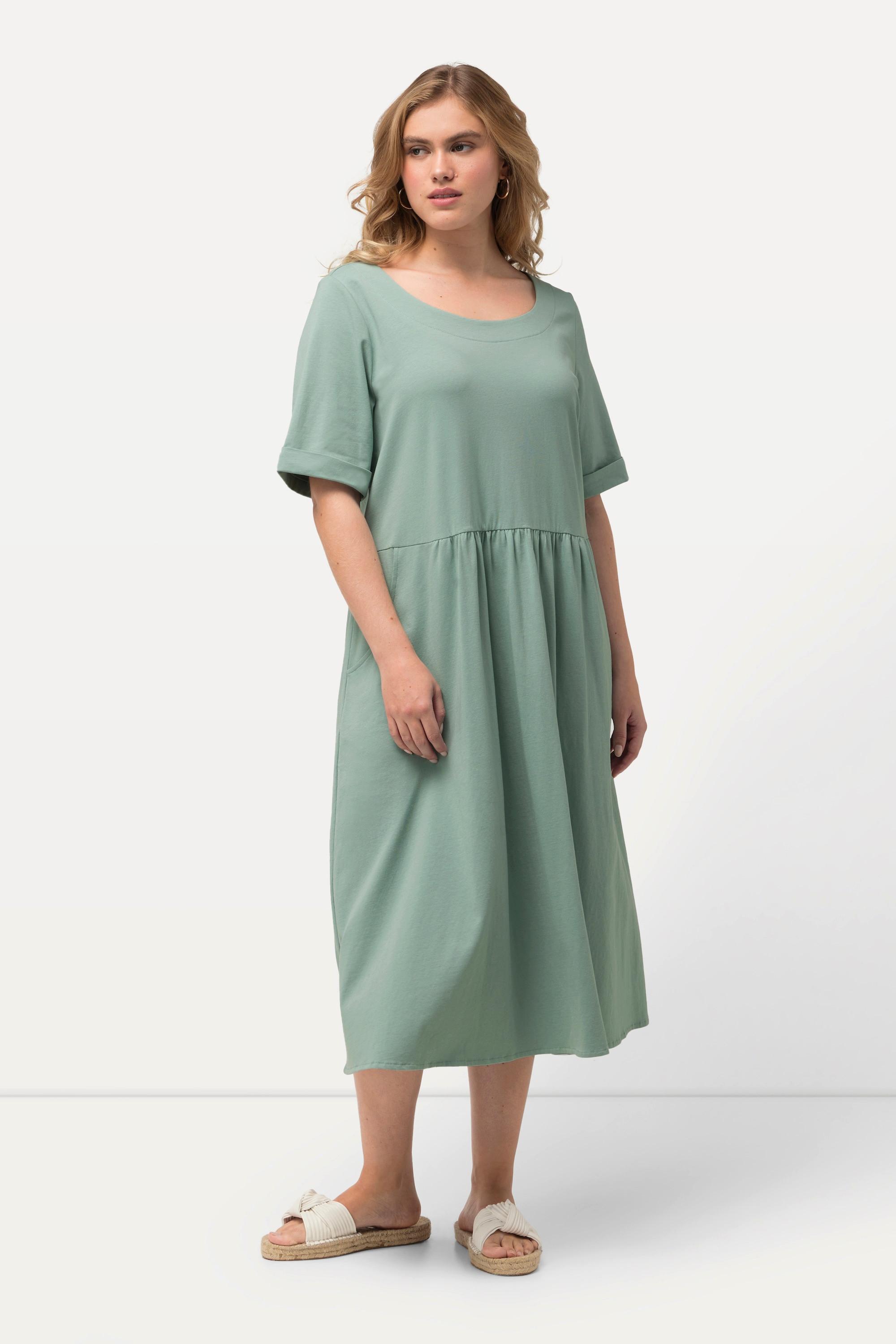 Ulla Popken  Robe midi en jersey, décolleté rond et manches courtes. Silhouette en A évasée. 