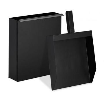 Schwarzer schmaler Ascheeimer mit Schaufel