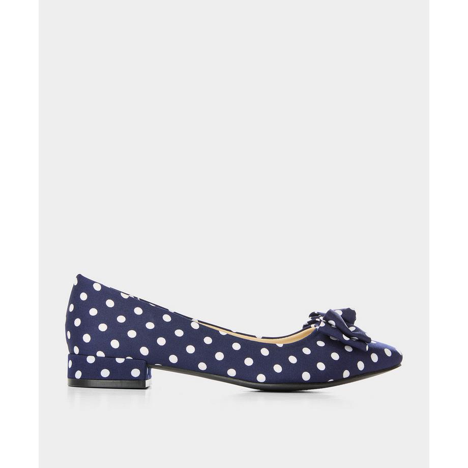 Flache Stoffschuhe mit Tupfenmuster