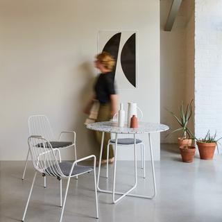 Tikamoon Table ronde en terrazzo premium et métal white 4 pers. Elio  