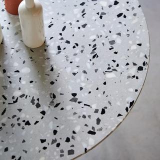 Tikamoon Table ronde en terrazzo premium et métal white 4 pers. Elio  