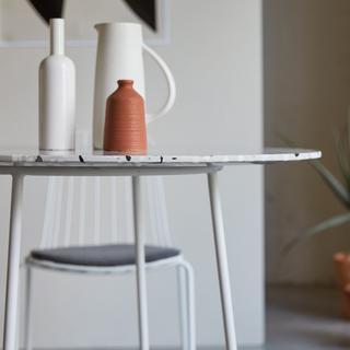 Tikamoon Table ronde en terrazzo premium et métal white 4 pers. Elio  