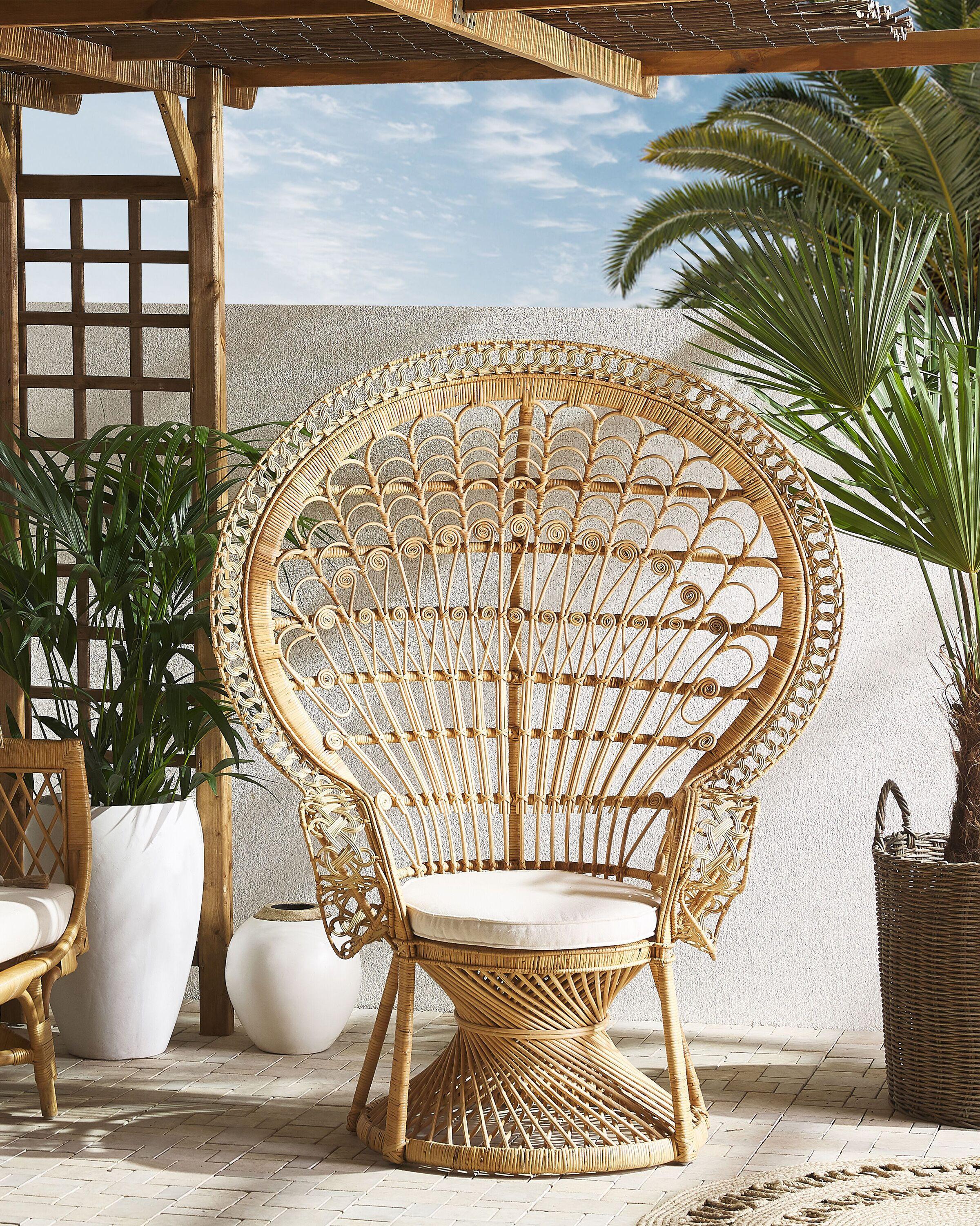 Beliani Pfauenstuhl aus Rattan Boho EMMANUELLE  