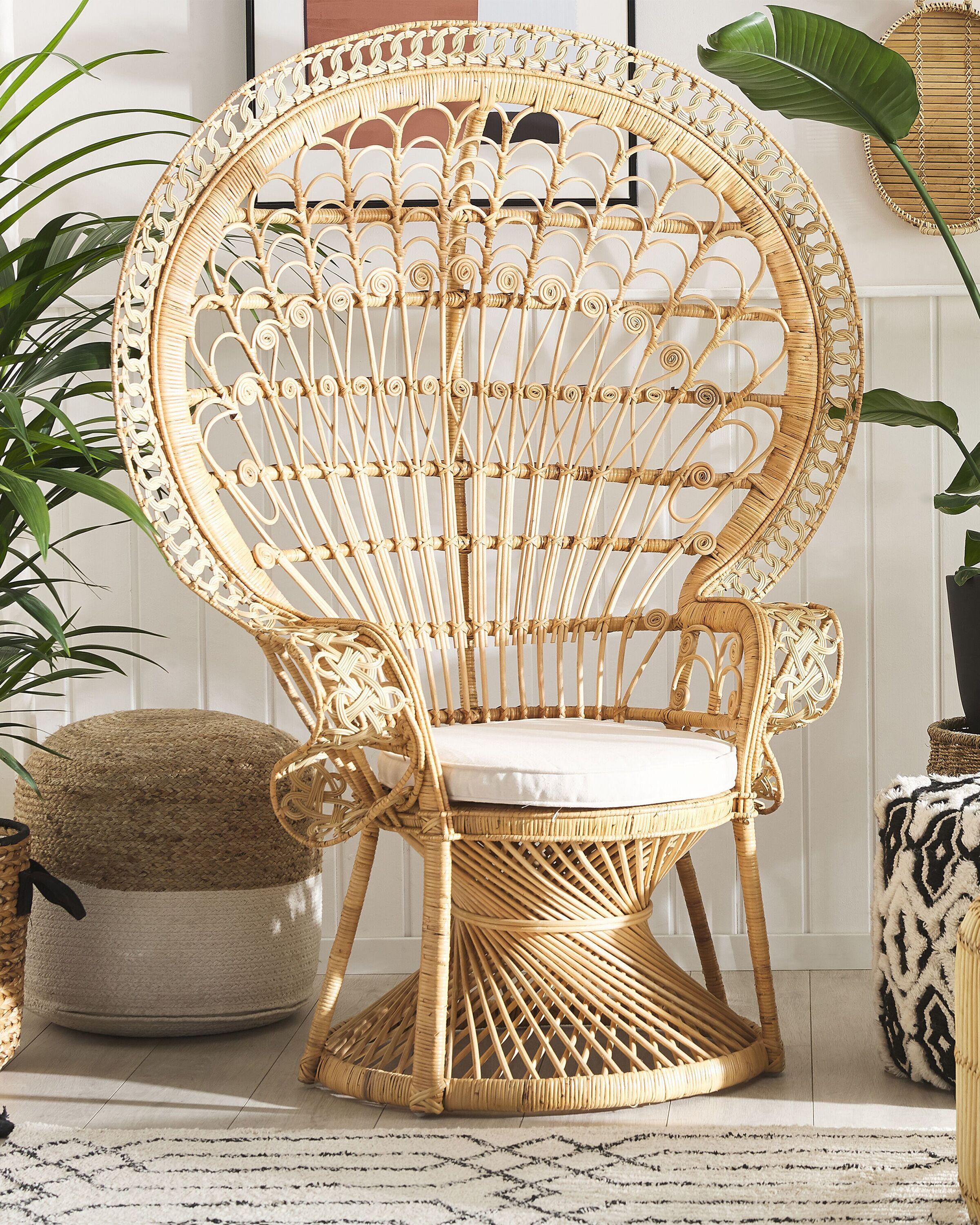 Beliani Pfauenstuhl aus Rattan Boho EMMANUELLE  